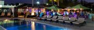 Restaurante com deck na piscina do South Beach Hotel