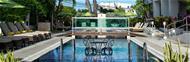 Vista para a piscina do hotel em South Beach
