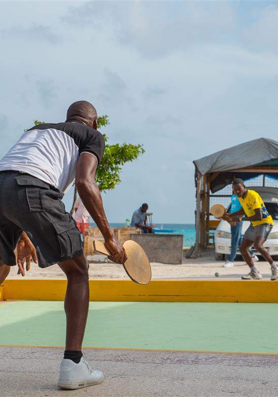 Le jeu Bajan du tennis sur route